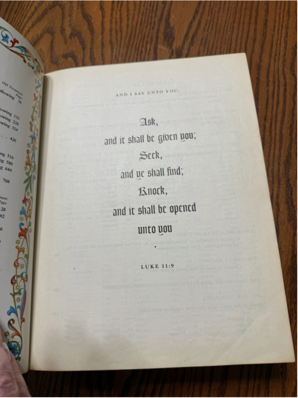 Vintage Holy Bible Large Print Hard Cover - Picture 12 of 13